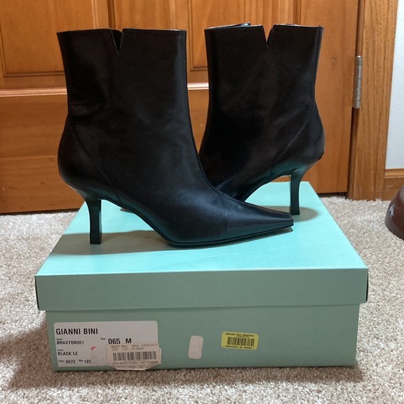 Gianni Bini Leather Boots - Picture 4 of 4
